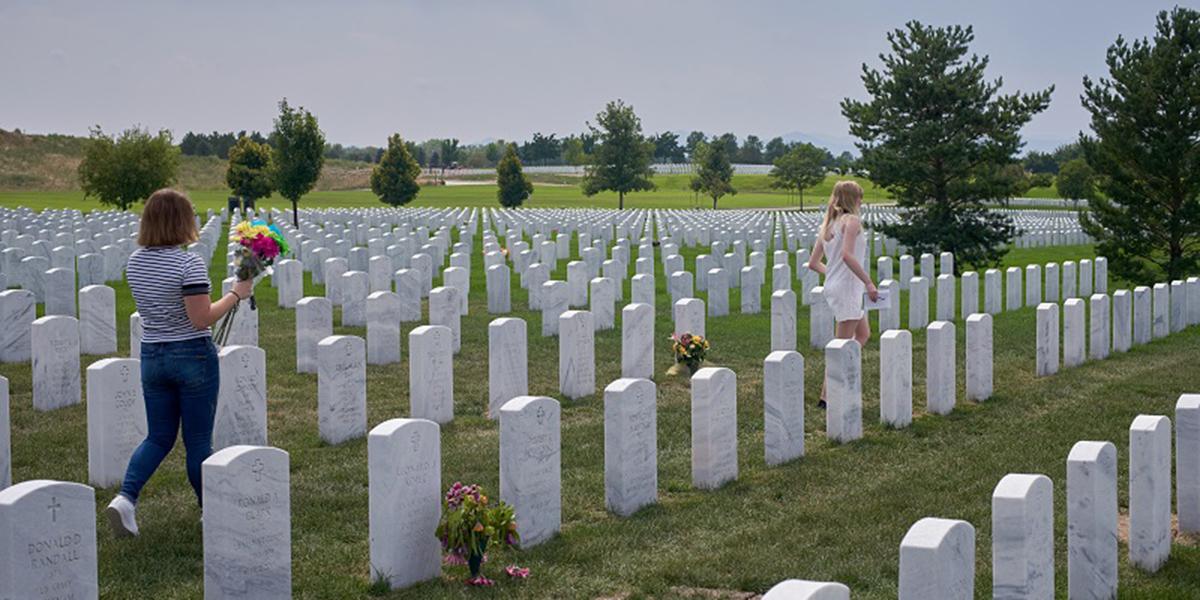 DU students visiting Fort Logan Cemetery for the Veterans Legacy Project.